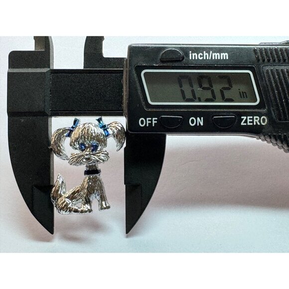 Vintage Silver Tone Dog Brooch Blue Glass Eyes & Enamel Bows Estate 12.6g Pin - Picture 6 of 8